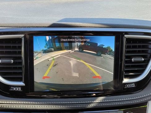 Used 2023 Chrysler Pacifica Touring-L image 20