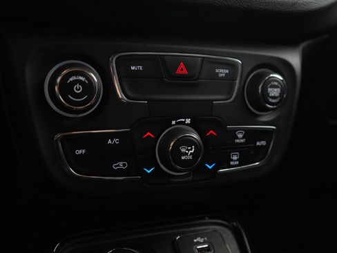 Used 2020 Jeep Compass Limited AWD/4WD image 24