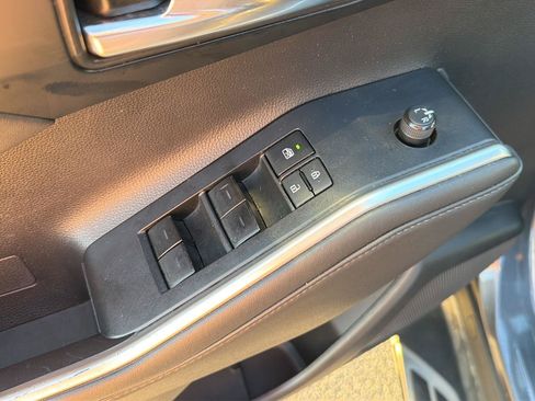 Used 2022 Toyota Highlander XLE FWD image 33