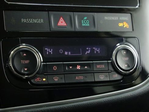 Used 2018 Mitsubishi Outlander SEL image 15