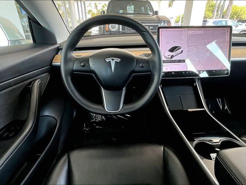 Used 2020 Tesla Model 3 Standard Range Plus RWD image 8