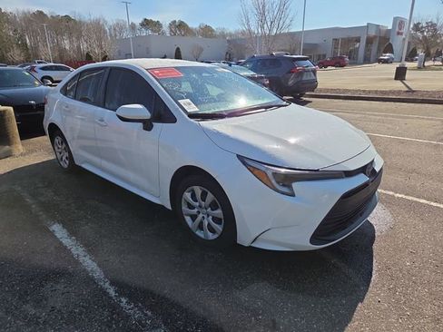 Used 2023 Toyota Corolla LE image 1