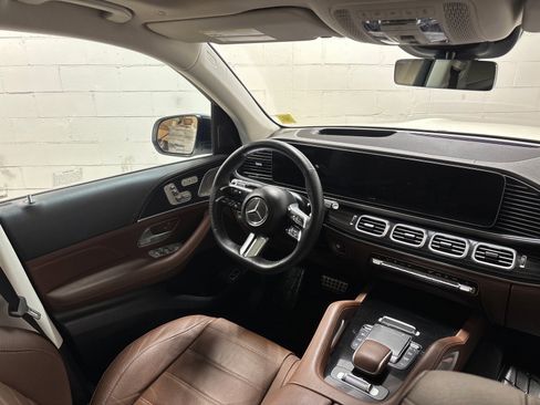 Used 2024 Mercedes-Benz GLS 450 4MATIC image 31