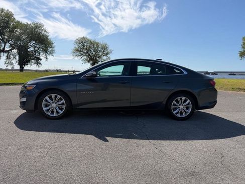Used 2021 Chevrolet Malibu LT image 2