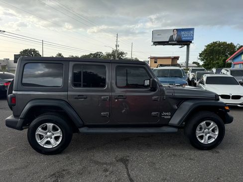 Used 2019 Jeep Wrangler Unlimited Sport S AWD/4WD image 4