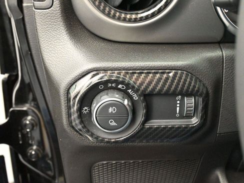 Used 2023 Jeep Gladiator Sport image 25