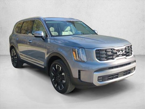 Used 2025 Kia Telluride SX w/ SX Captain's Chair Package image 3