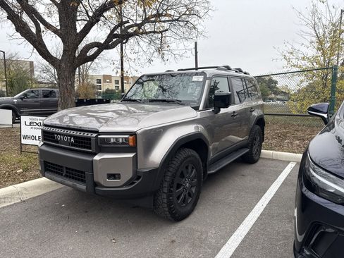 Used 2025 Toyota Land Cruiser BASE image 2