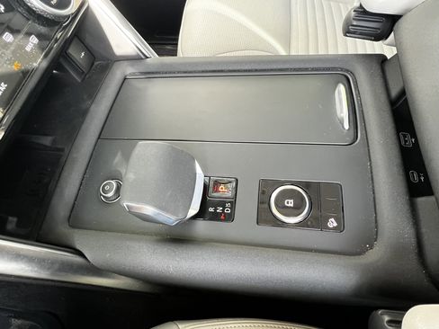 Used 2023 Land Rover Discovery S image 29