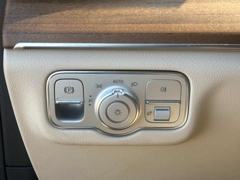 Used 2022 Mercedes-Benz GLS 450 4MATIC image 24