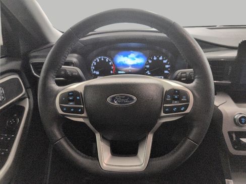 Used 2024 Ford Explorer XLT w/ Equipment Group 202A AWD/4WD image 5