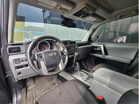 Used 2011 Toyota 4Runner SR5 w/ Convenience Pkg AWD/4WD image 2