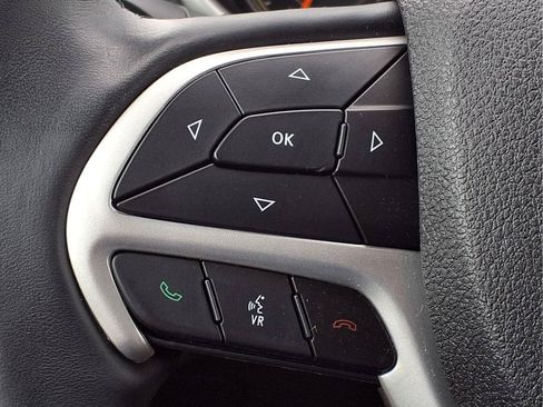 Used 2018 Jeep Cherokee Limited AWD/4WD image 22