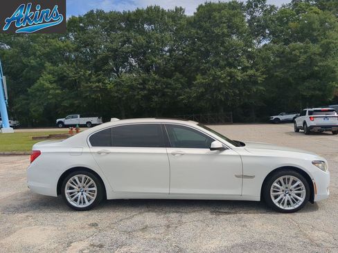 Used 2011 BMW 750Li RWD image 2