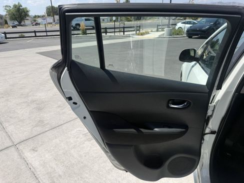 Used 2015 Nissan Leaf S w/ Charge Package FWD image 14