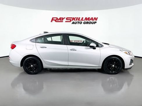 Used 2019 Chevrolet Cruze LS w/ LS Convenience Package FWD image 8