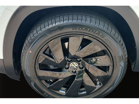 Used 2024 Volkswagen Atlas Cross Sport SE FWD image 9