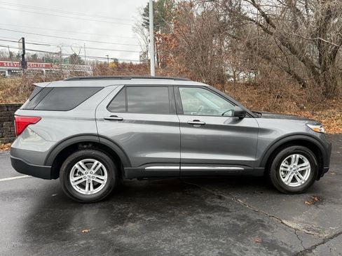 Used 2022 Ford Explorer XLT image 9