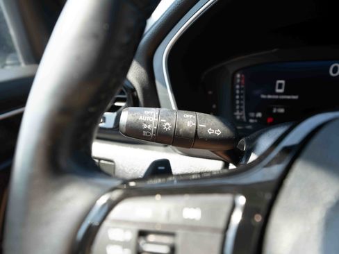 Used 2025 Honda Pilot Elite image 13