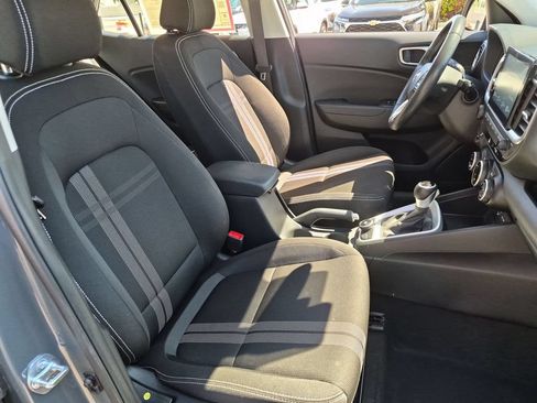 Used 2025 Hyundai Venue SEL FWD image 31