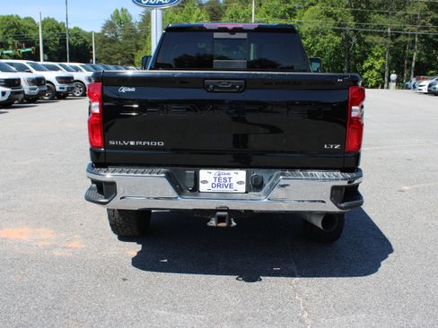 Used 2022 Chevrolet Silverado 2500 LTZ w/ LTZ Plus Package AWD/4WD image 7