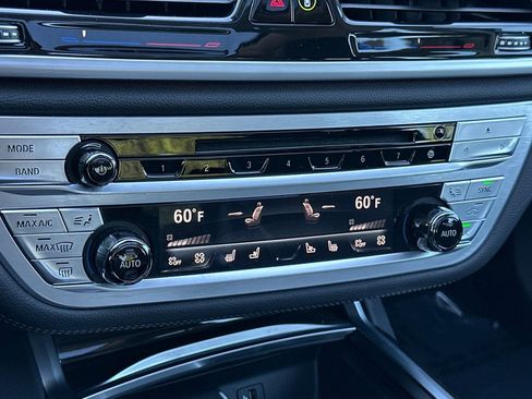 Used 2019 BMW 750i w/ Executive Package image 20