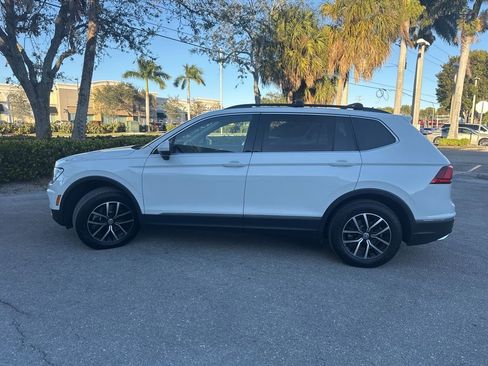Used 2021 Volkswagen Tiguan SE w/ Panoramic Sunroof Package image 8