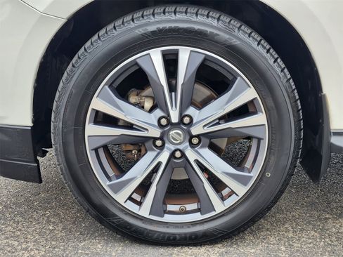 Used 2017 Nissan Pathfinder Platinum w/ Cargo Package image 9