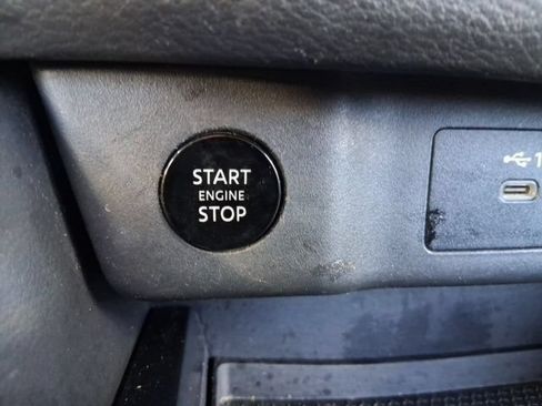 Used 2024 Nissan Rogue SV FWD image 26