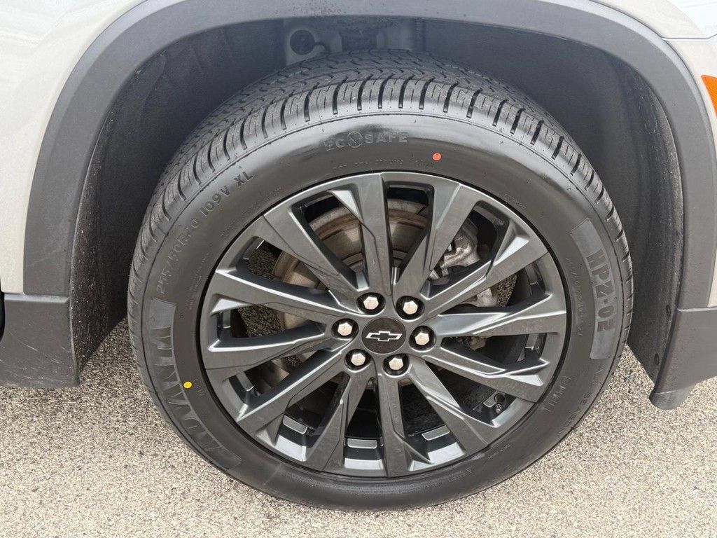 Used 2023 Chevrolet Traverse RS w/ LPO, Floor Liner Package AWD/4WD image 11
