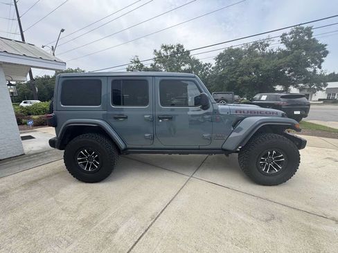 Used 2024 Jeep Wrangler Unlimited Rubicon AWD/4WD image 5