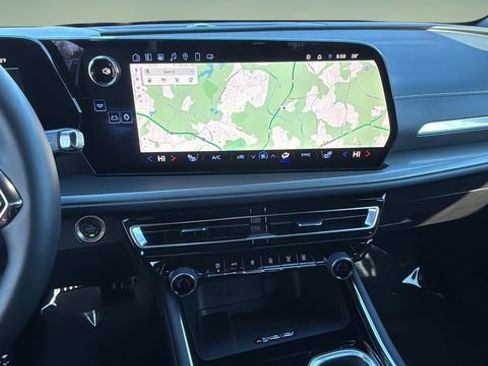 Certified 2025 Chevrolet Traverse LT image 25