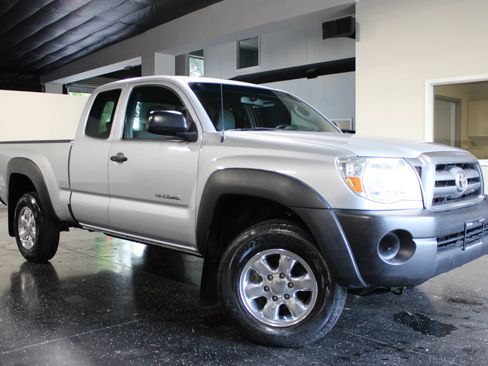 Used 2010 Toyota Tacoma PreRunner RWD image 27