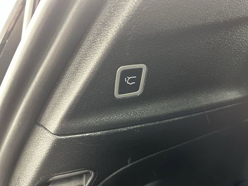 Used 2025 Chrysler Pacifica Select image 30