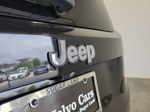Used 2023 Jeep Renegade Latitude AWD/4WD image 9