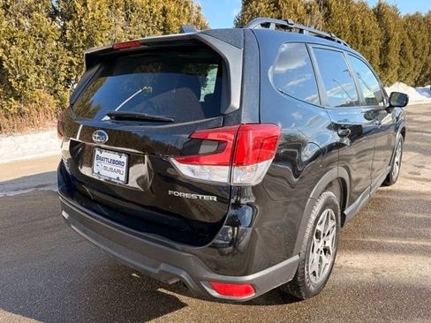 Used 2023 Subaru Forester Premium image 4