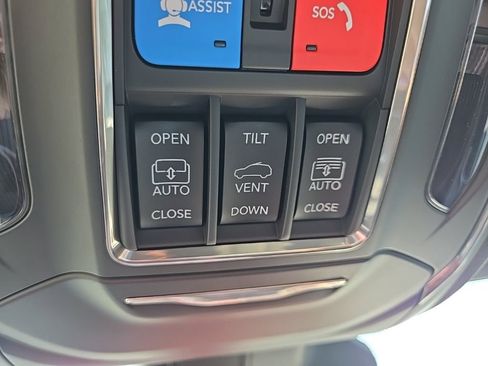 New 2025 Jeep Grand Cherokee L Limited w/ Luxury Tech Group II image 75