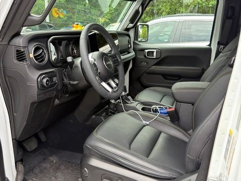 Used 2025 Jeep Wrangler Unlimited Sahara AWD/4WD image 6