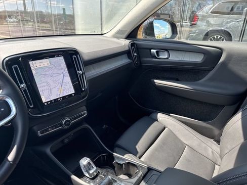 Certified 2025 Volvo XC40 B5 Plus AWD/4WD image 22