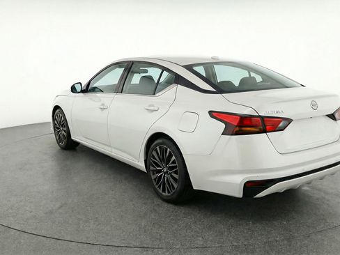 Used 2025 Nissan Altima 2.5 SV FWD image 6