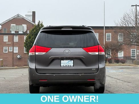Used 2011 Toyota Sienna XLE image 7