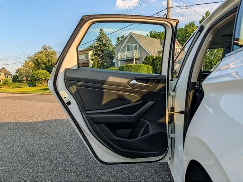Used 2019 Volkswagen Jetta R-Line FWD image 11
