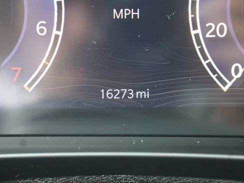 Used 2023 Jeep Grand Cherokee Altitude AWD/4WD image 19