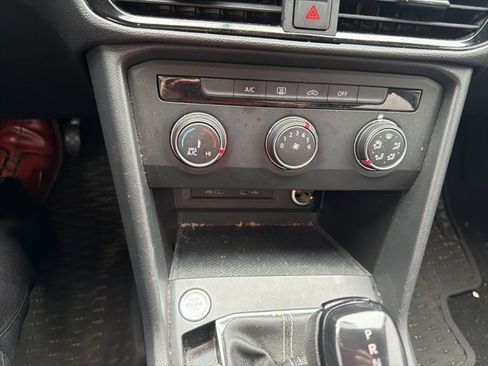 Used 2022 Volkswagen Taos S image 8