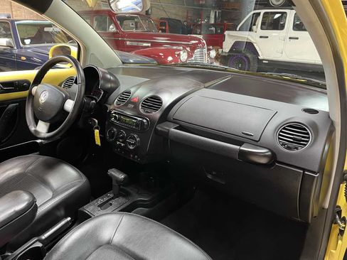Used 2009 Volkswagen Beetle S FWD image 10