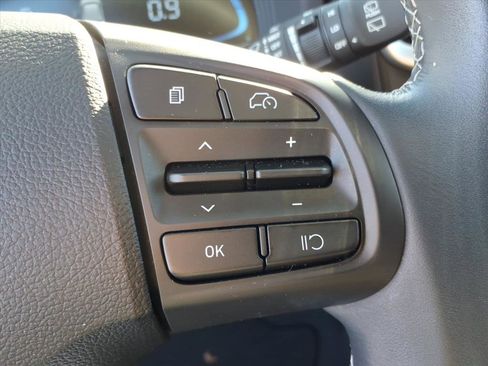 Certified 2024 Hyundai Venue SEL image 23