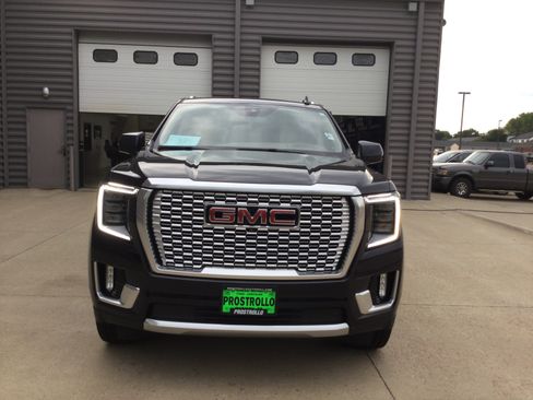 Used 2021 GMC Yukon XL Denali w/ Denali Ultimate Package AWD/4WD image 3