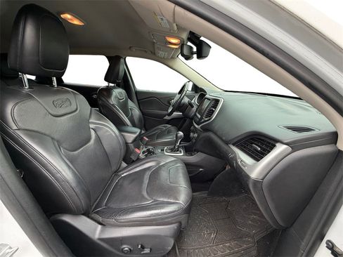 Used 2018 Jeep Cherokee Overland image 14