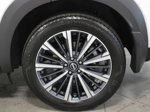 Used 2026 Nissan Pathfinder Platinum AWD/4WD image 18
