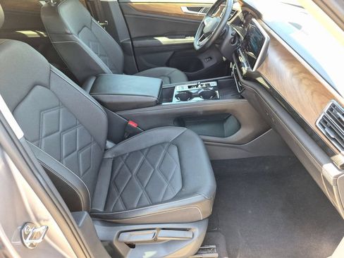 Used 2025 Volkswagen Atlas SE FWD image 30